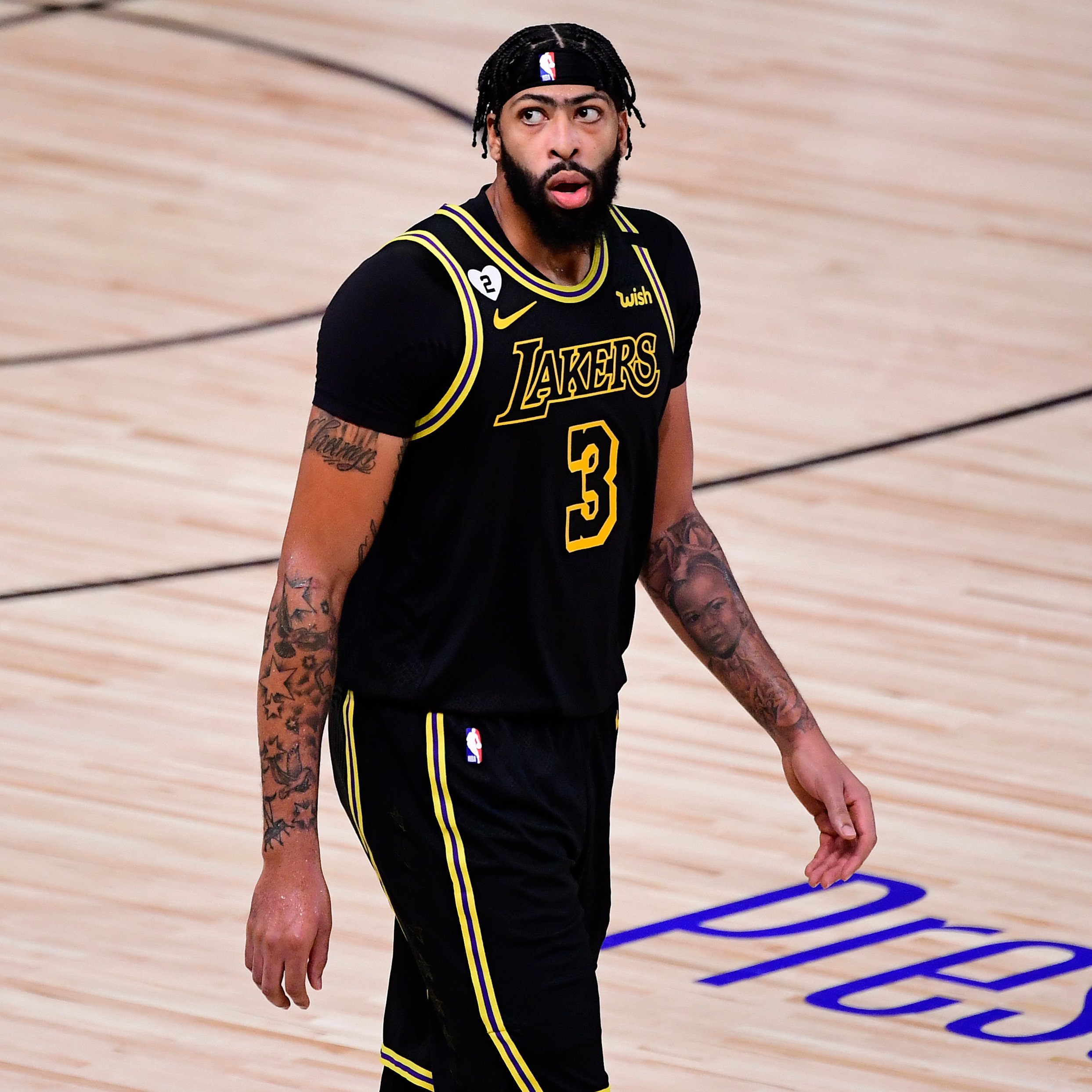 开云体育-晋级下一阶段首场状态出色，DWG观众沸腾！，浓眉哥重返赛场引发球迷热议-开云体育