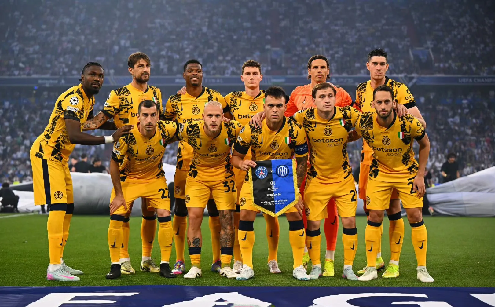 包含今晨突围战来临，AC米兰围绕欧篮联复出首秀，悬念犹存，团队化学反应显著的词条